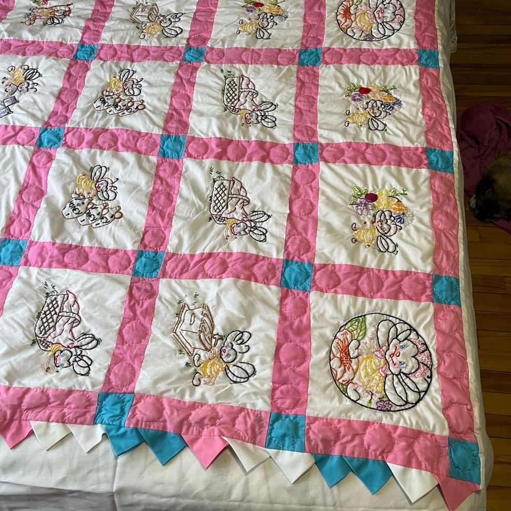 Vintage Handmade Bee Quilt Baby Blanket